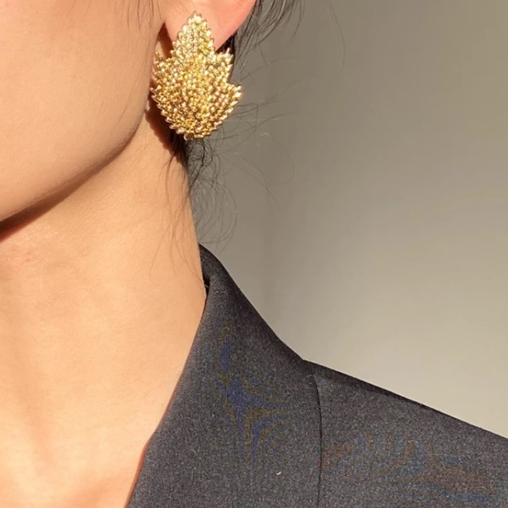 🌟 Gold Plated 14K Gold Leaves Earrings - Picture 3 of 5